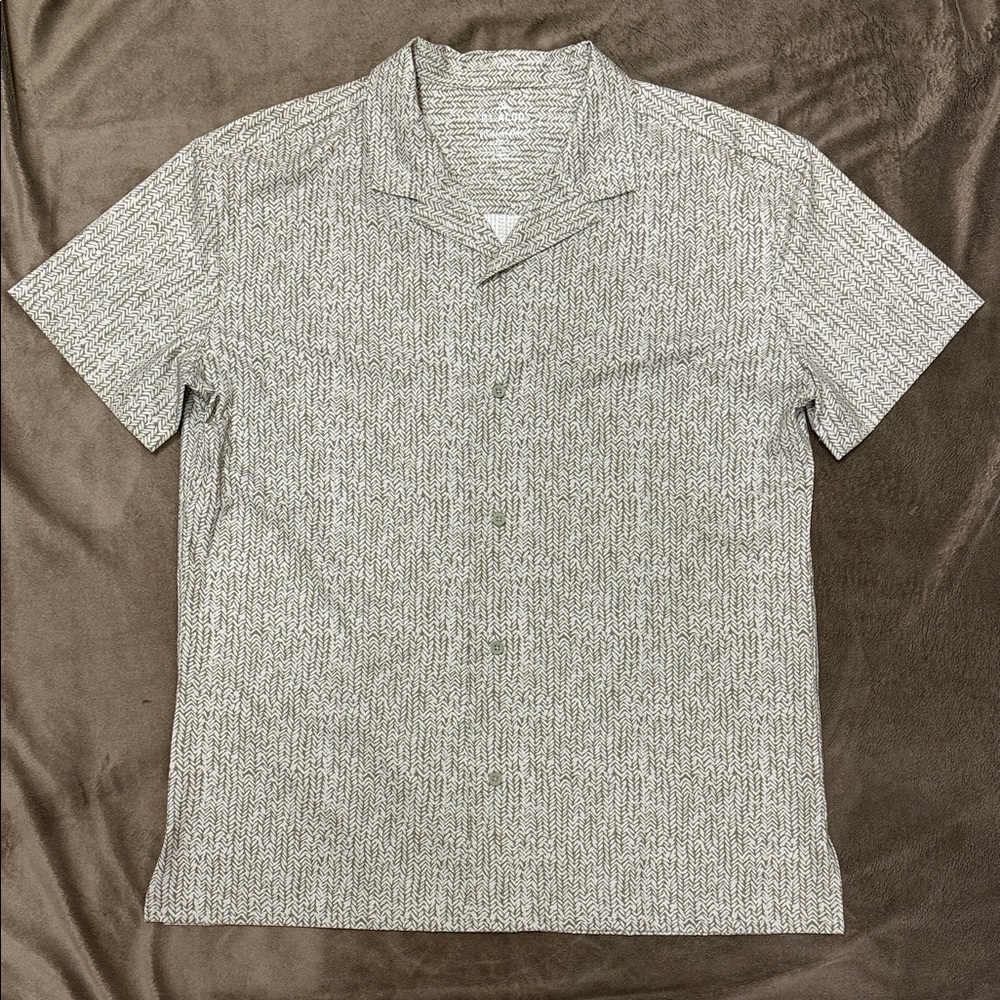 Stylish Men's Green Patterned Button Down Shirt